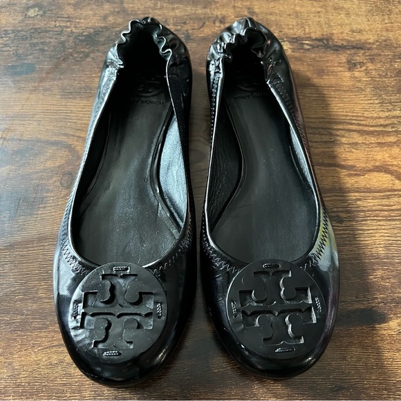 Tory Burch Black Patent Leather Reva Ballet Flats Size 9.5 Slip On - Picture 2 of 10